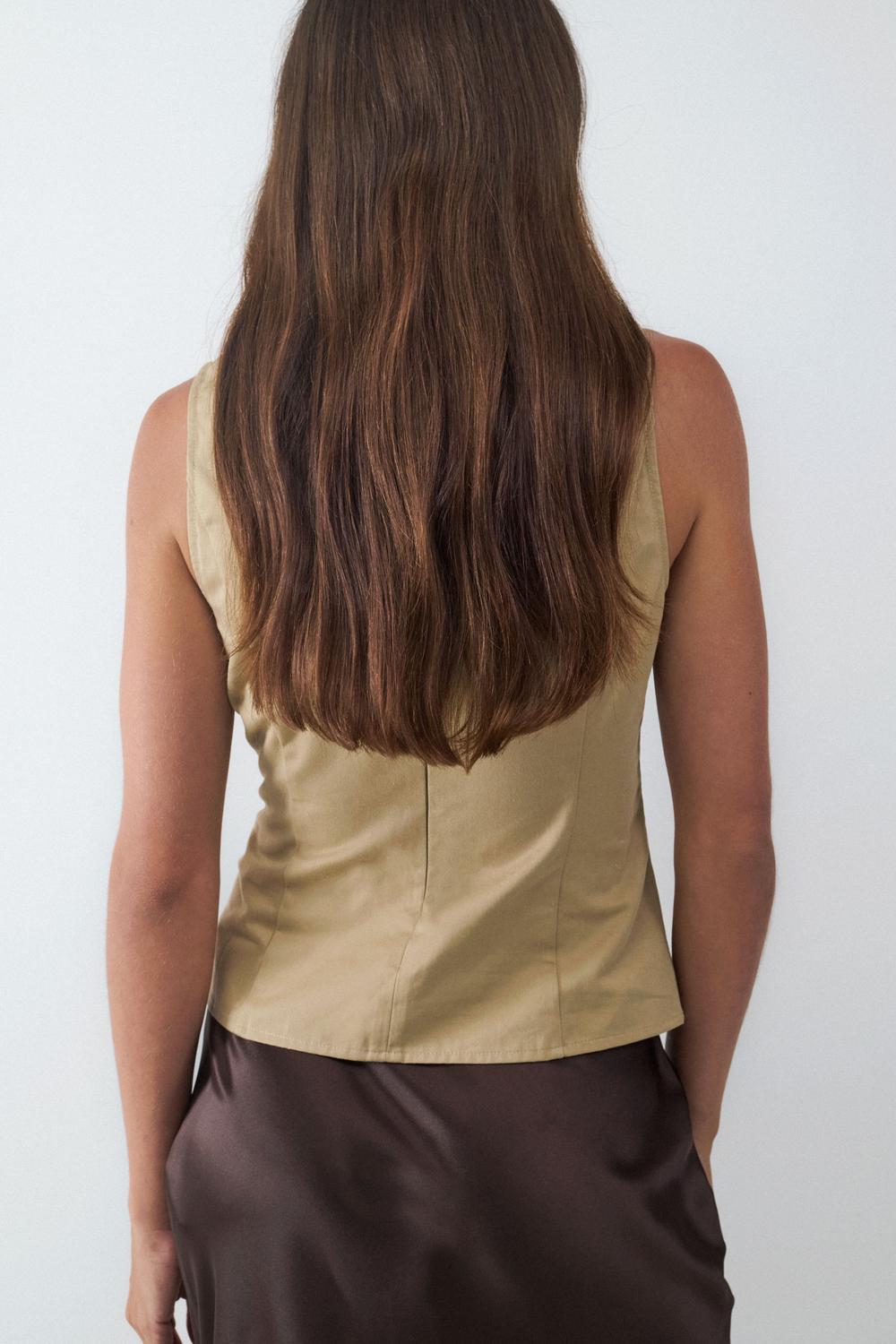 model_shot-back
